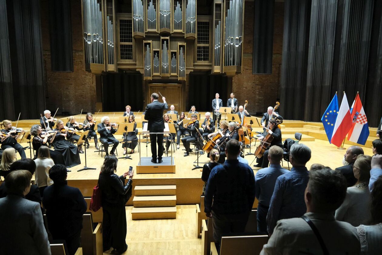  Koncert Dubrownickiej Orkiestry Symfonicznej w Filharmonii Lubelskiej (zdjęcie 38) - Autor: DW