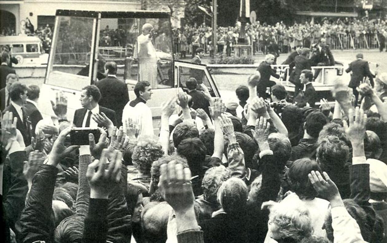  <p>Przejazd Jana Pawła II ulicami Lublina, źr&oacute;dło KUL.</p>