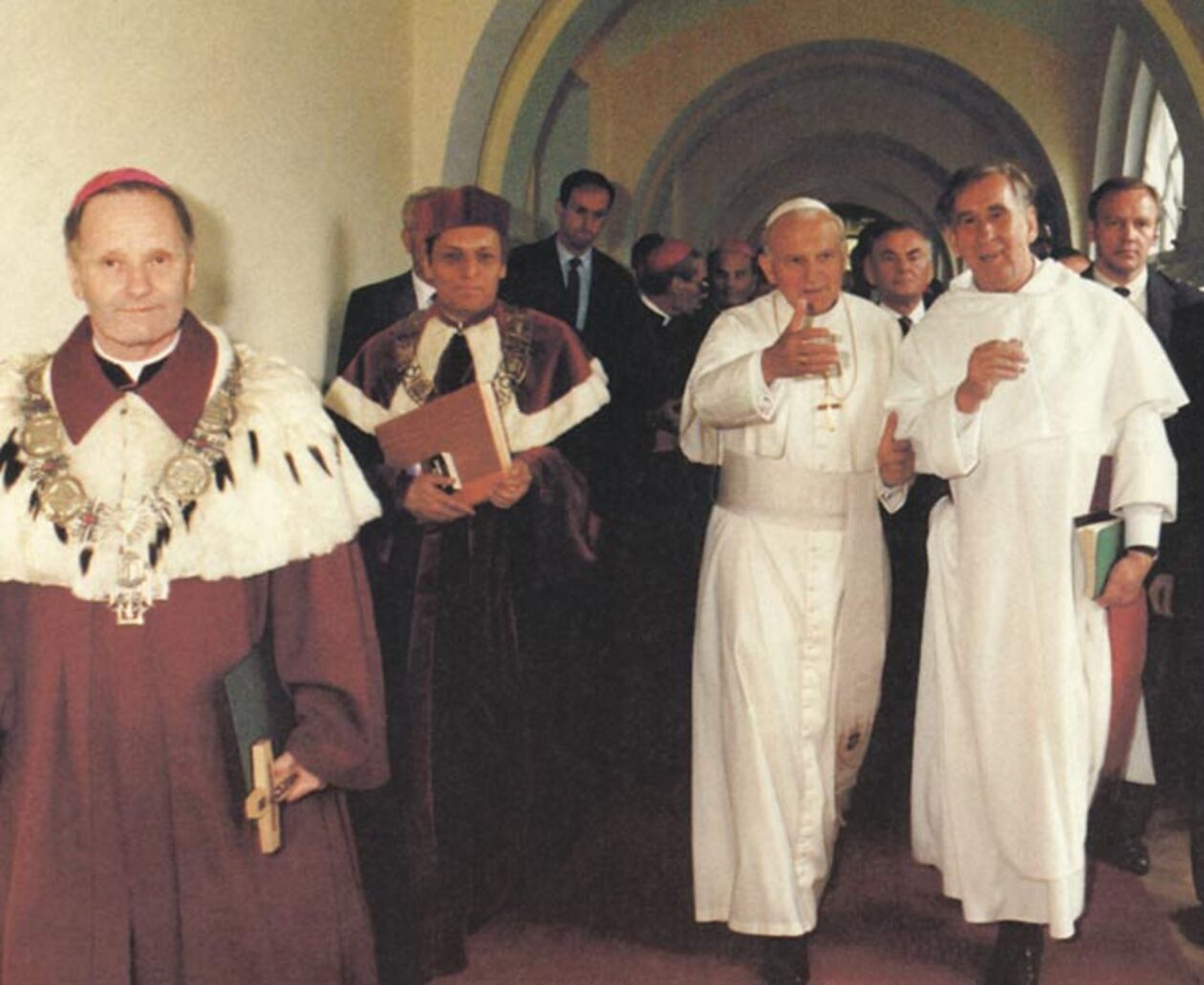  <p>Jan Paweł II na korytarzu KUL, źr&oacute;dło KUL.</p>