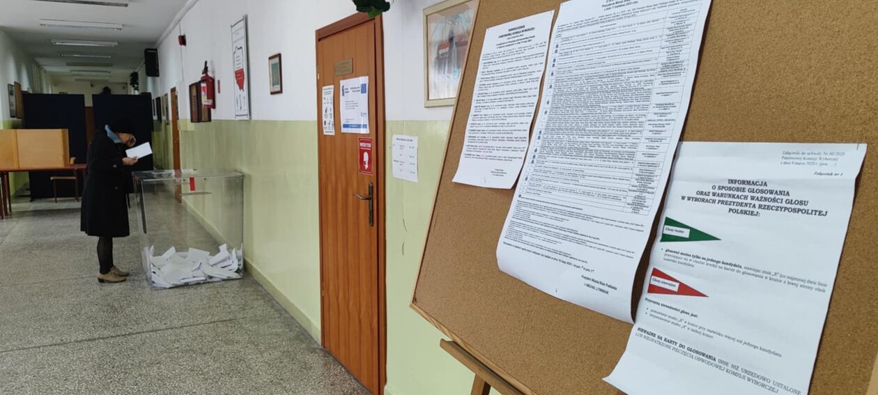 Mieszkańcy Białej Podlaskiej głosują w wyborach prezydenckich 2025 - Autor: EB