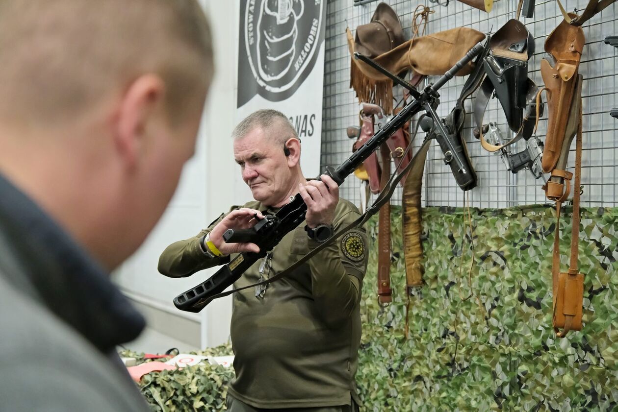  Zlot miłośników militariów w Targach Lublin (zdjęcie 41) - Autor: DW
