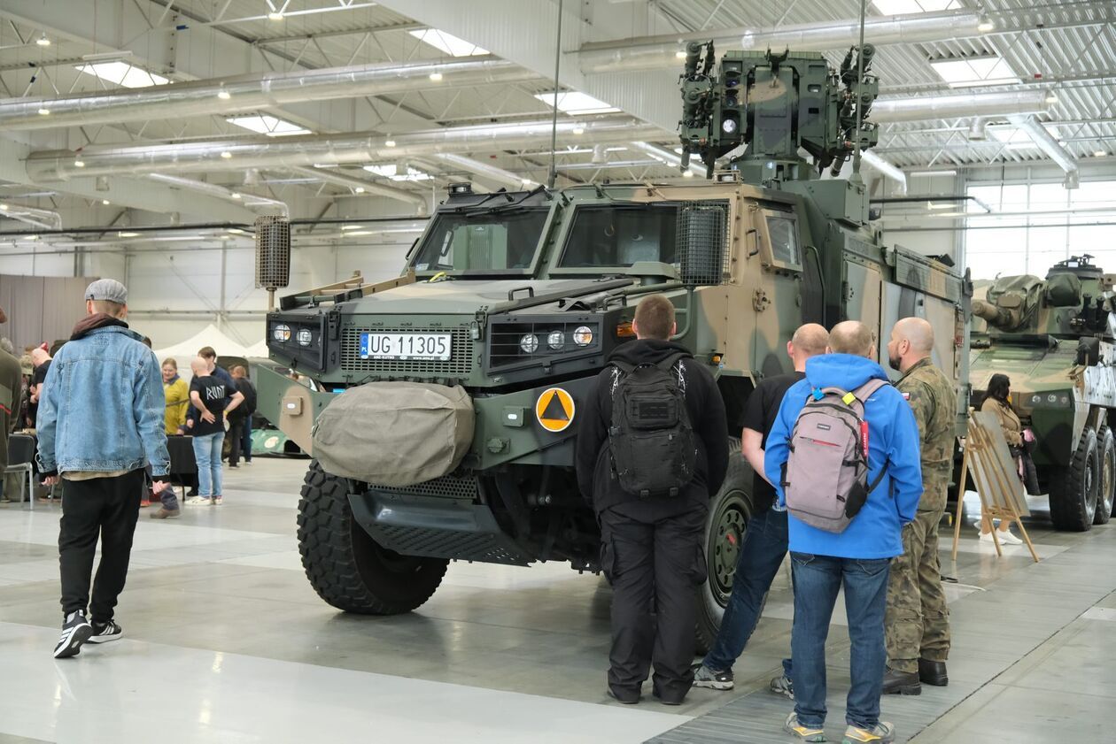  Zlot miłośników militariów w Targach Lublin (zdjęcie 46) - Autor: DW