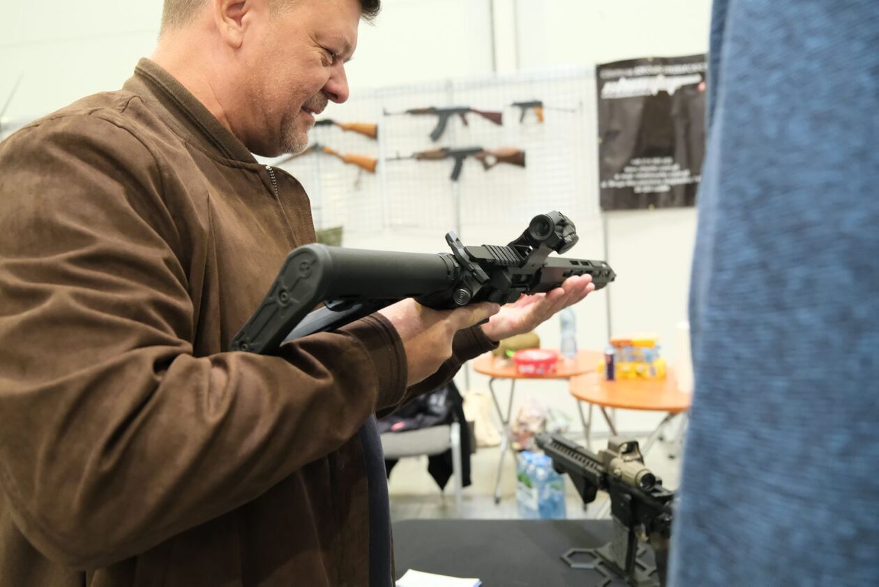  Zlot miłośników militariów w Targach Lublin (zdjęcie 5) - Autor: DW
