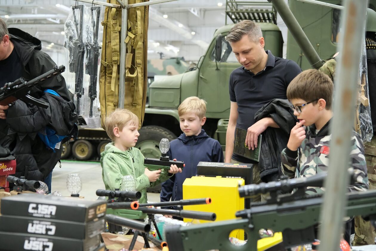  Zlot miłośników militariów w Targach Lublin (zdjęcie 49) - Autor: DW