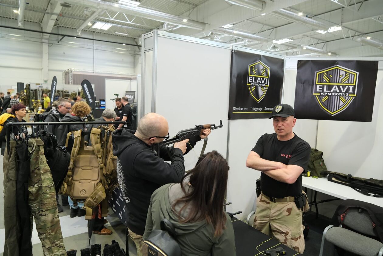  Zlot miłośników militariów w Targach Lublin (zdjęcie 10) - Autor: DW