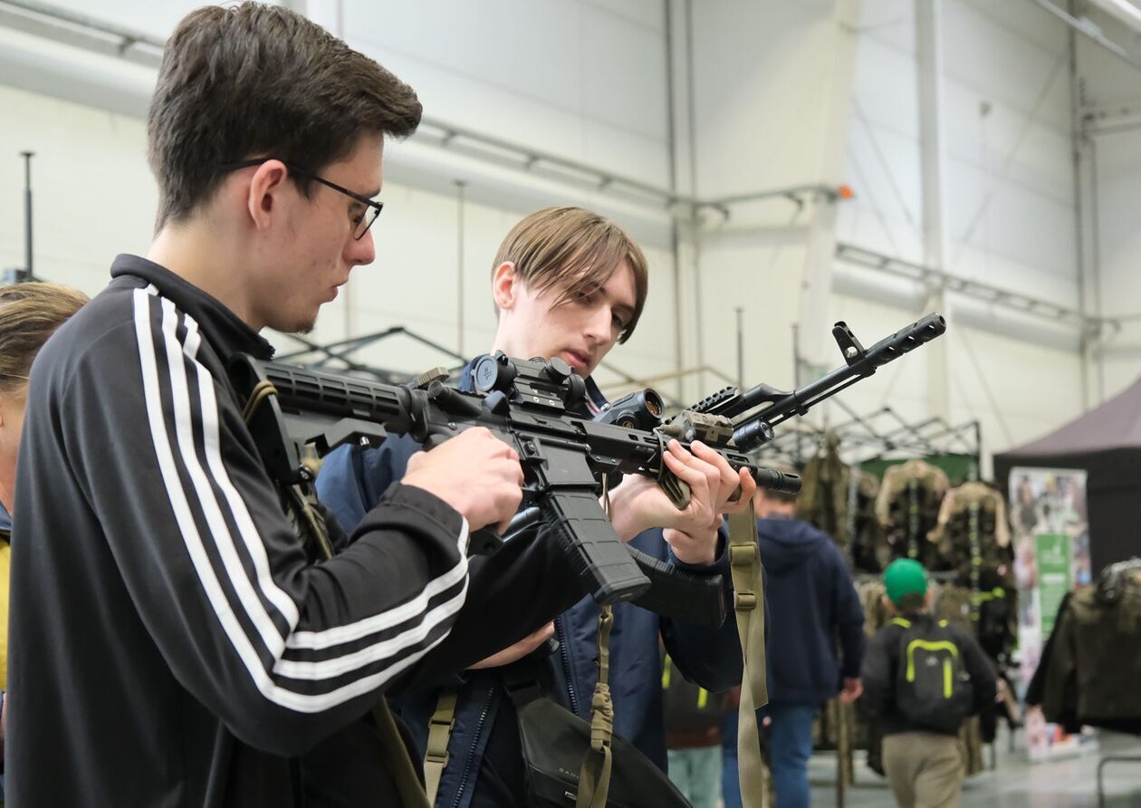  Zlot miłośników militariów w Targach Lublin (zdjęcie 38) - Autor: DW