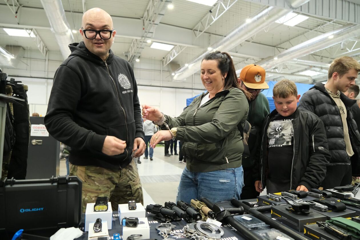  Zlot miłośników militariów w Targach Lublin (zdjęcie 9) - Autor: DW
