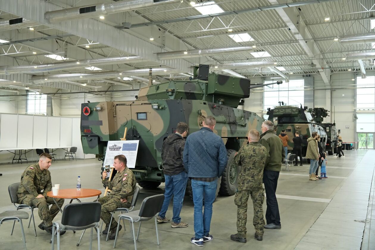  Zlot miłośników militariów w Targach Lublin (zdjęcie 19) - Autor: DW