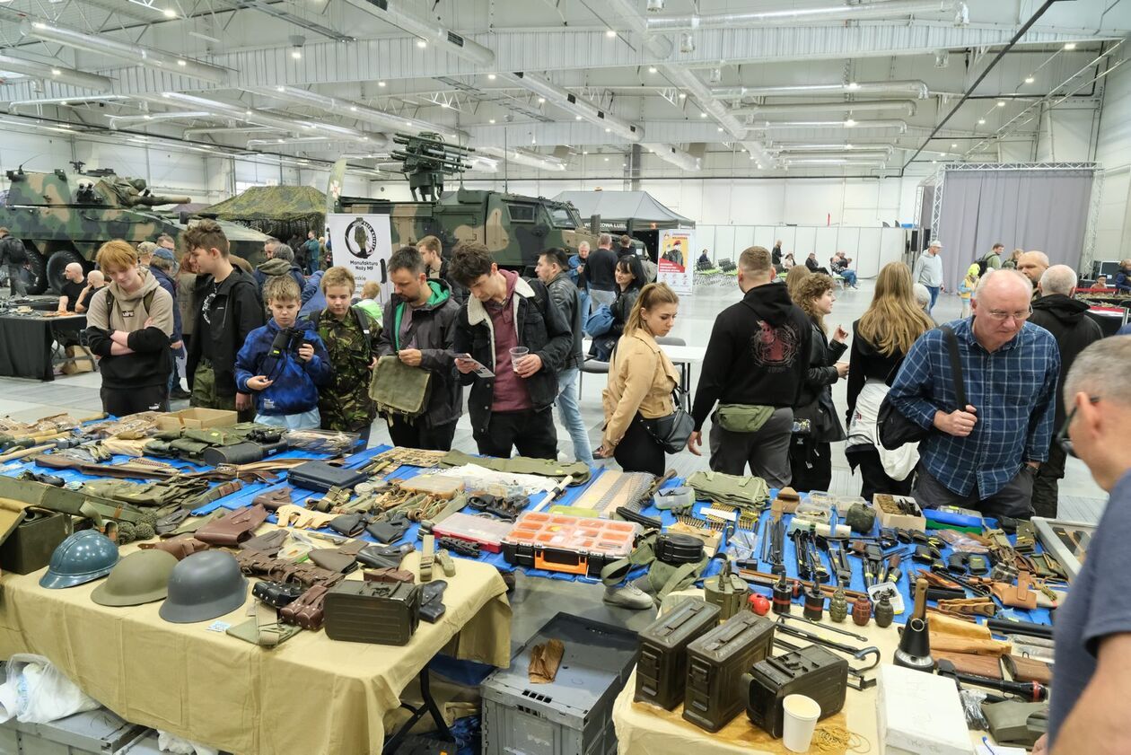  Zlot miłośników militariów w Targach Lublin (zdjęcie 25) - Autor: DW
