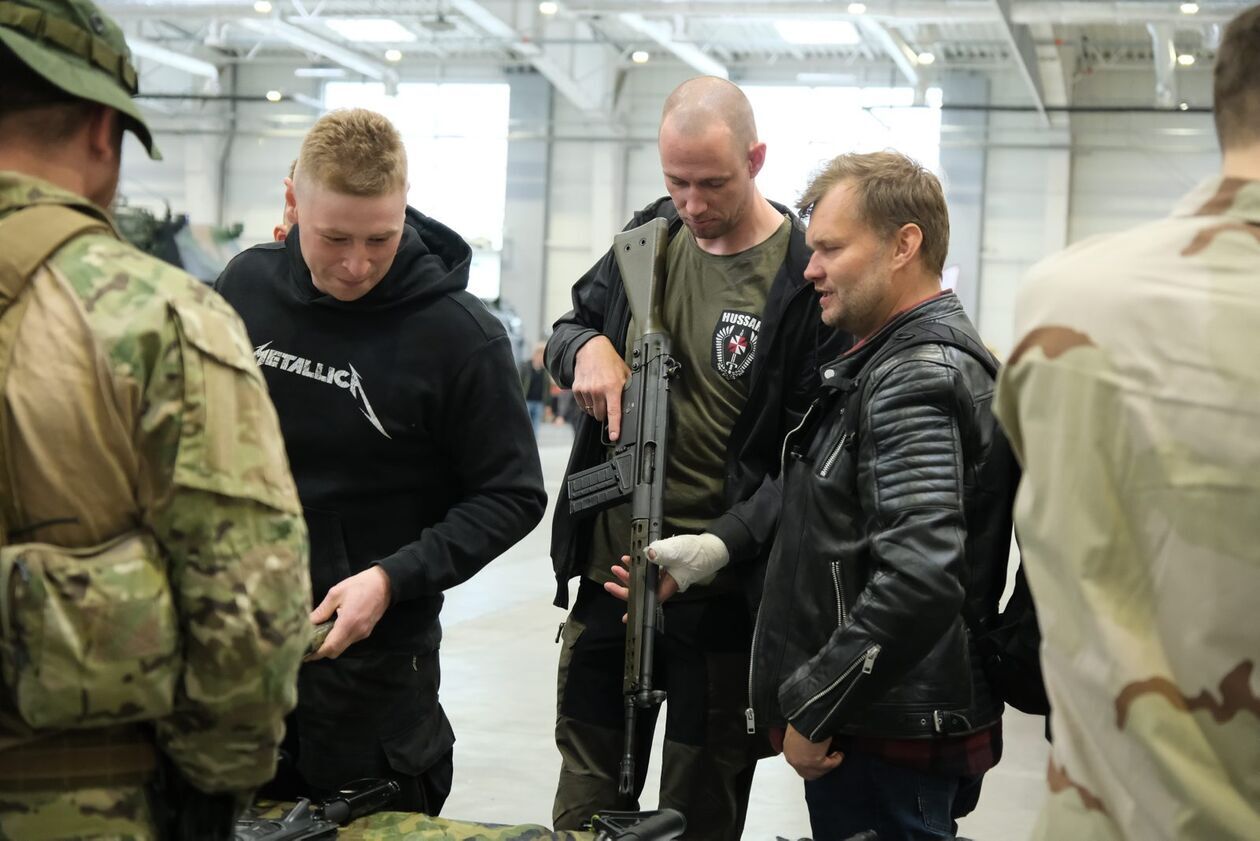  Zlot miłośników militariów w Targach Lublin (zdjęcie 35) - Autor: DW