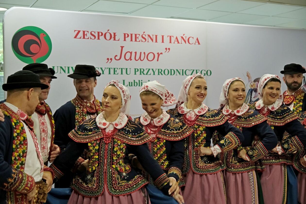  65 lecie zespołu ludowego Jawor z Uniwersytetu Przyrodniczego (zdjęcie 43) - Autor: DW