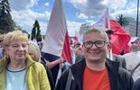 Zwolennicy Karola Nawrockiego na marszu w Warszawie (zdjęcie 2)