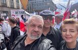 Zwolennicy Karola Nawrockiego na marszu w Warszawie (zdjęcie 3)