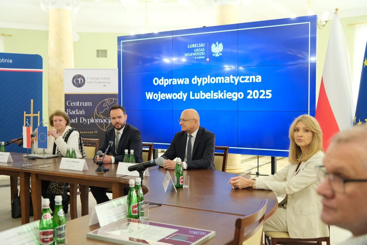  Odprawa dyplomatyczna Wojewody Lubelskiego 2025 z prof. Hanną Suchocką  (zdjęcie 2) - Autor: DW