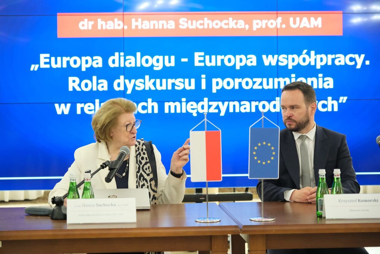 Odprawa dyplomatyczna Wojewody Lubelskiego 2025 z prof. Hanną Suchocką  (zdjęcie 20) - Autor: DW