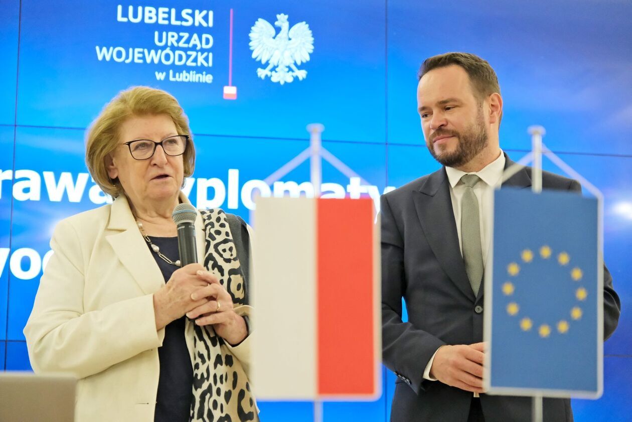 Odprawa dyplomatyczna Wojewody Lubelskiego 2025 z prof. Hanną Suchocką  (zdjęcie 18) - Autor: DW