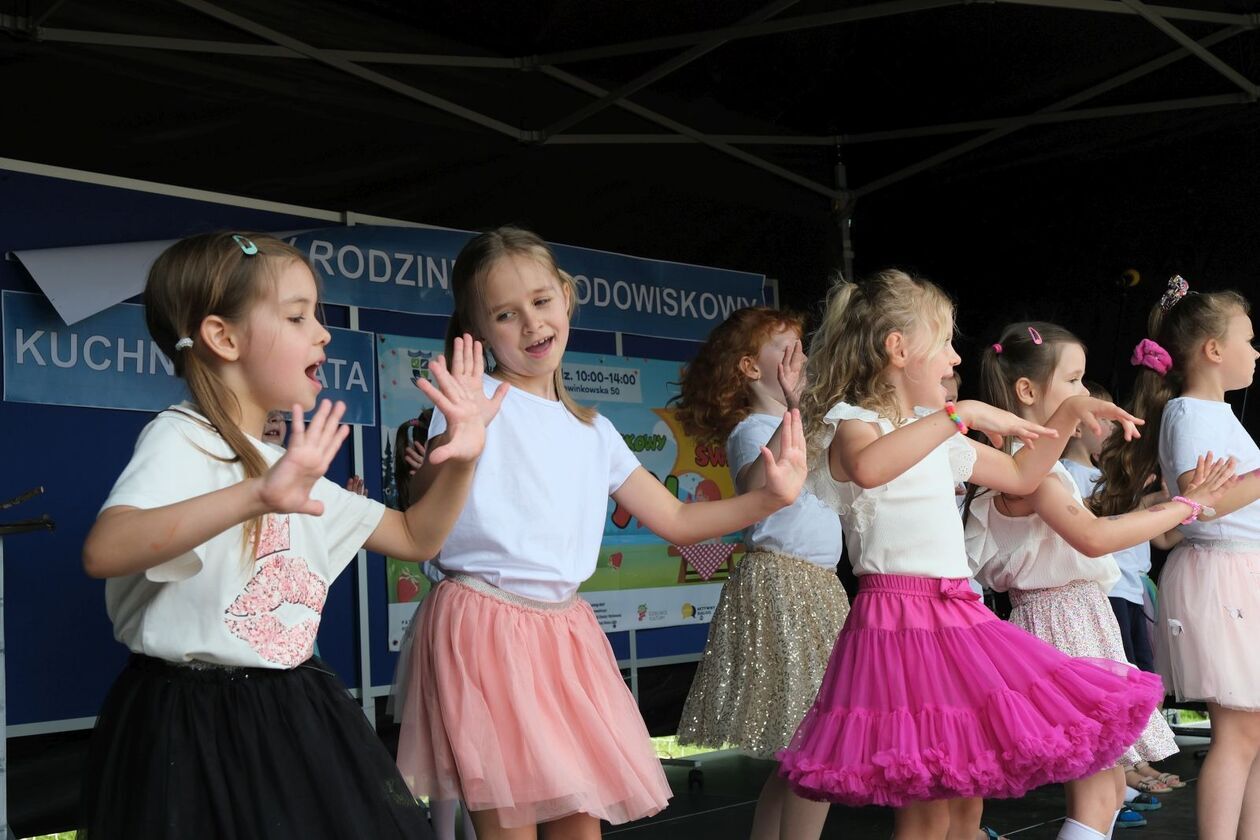  Festyn rodzinny pt Kuchnie świata na Sławinku (zdjęcie 19) - Autor: DW