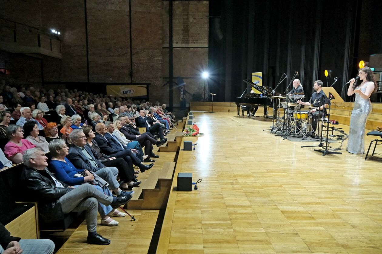  Od dziś seniorzy rządzą miastem - dostali klucz (zdjęcie 21) - Autor: DW