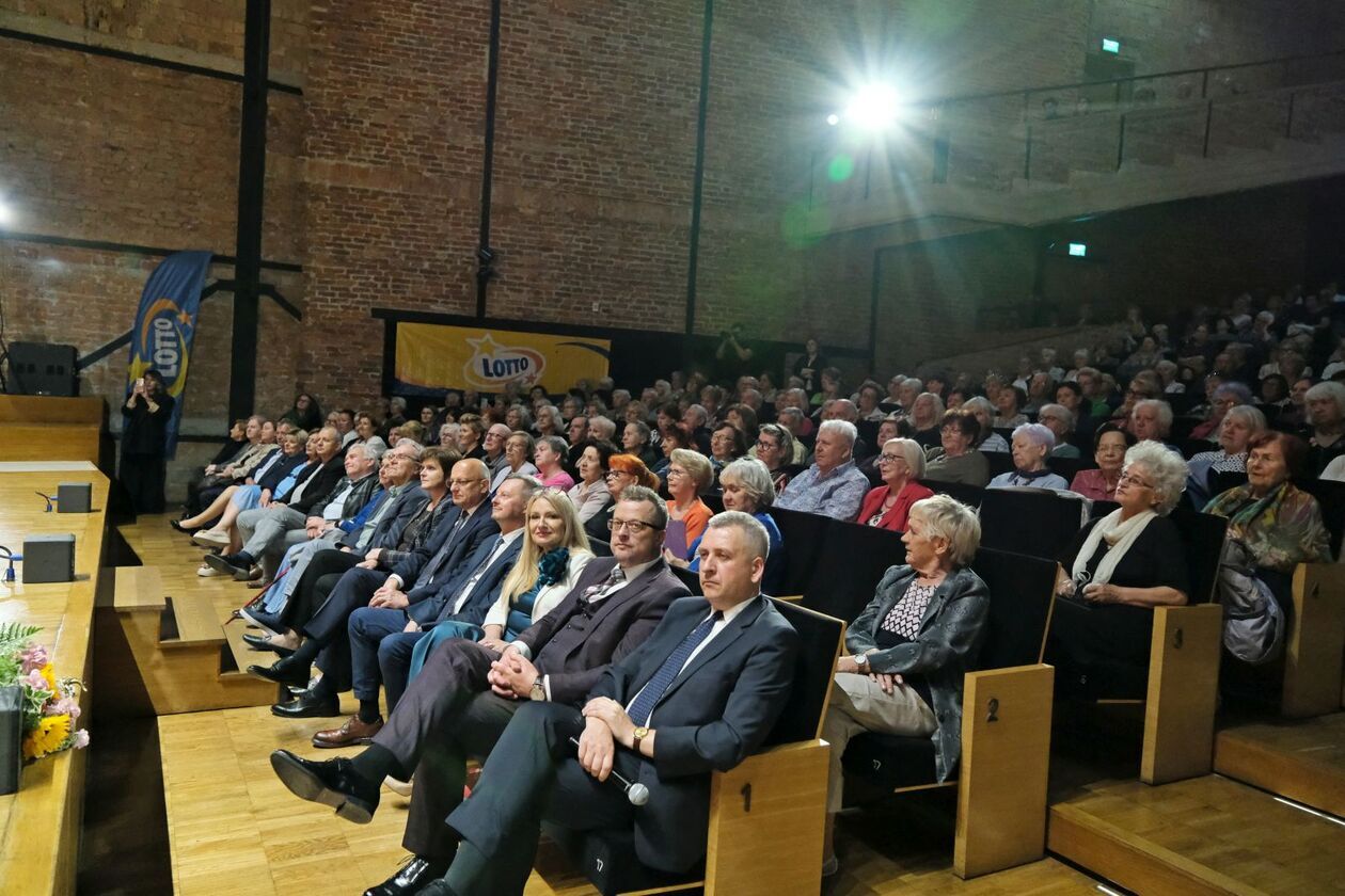  Od dziś seniorzy rządzą miastem - dostali klucz  - Autor: DW