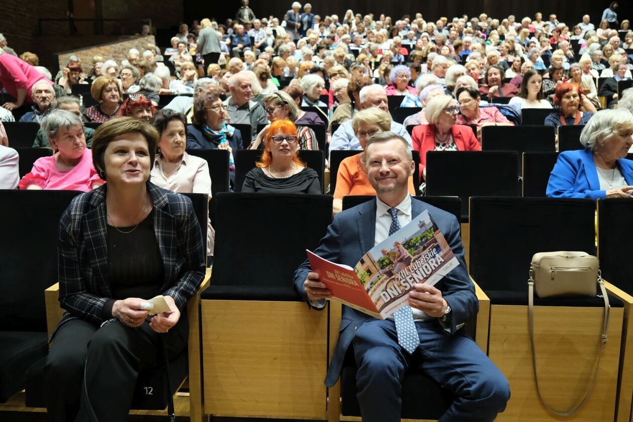  Od dziś seniorzy rządzą miastem - dostali klucz (zdjęcie 2) - Autor: DW