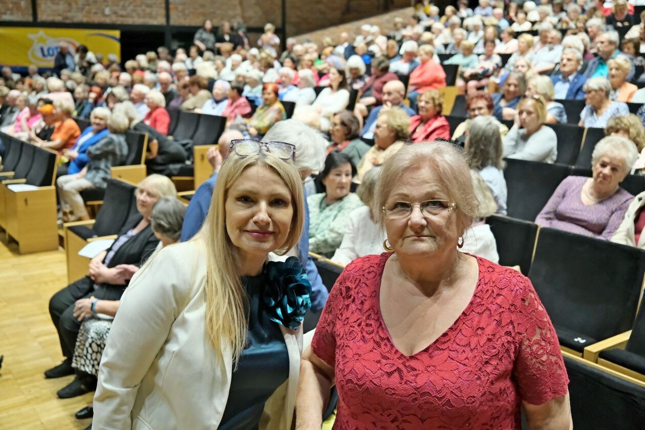  Od dziś seniorzy rządzą miastem - dostali klucz (zdjęcie 6) - Autor: DW
