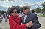 Seniorzy tańczyli na Placu Litewskim  (zdjęcie 2)