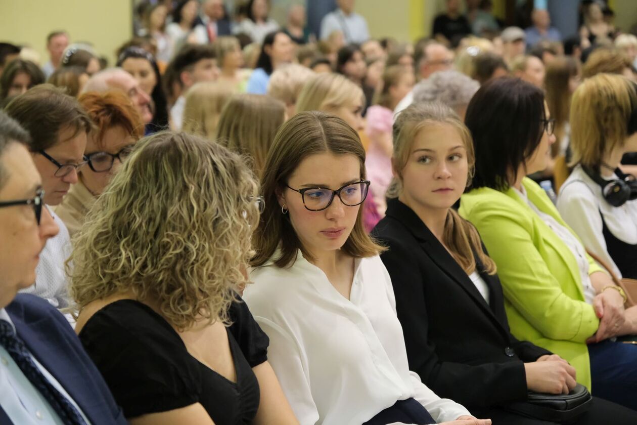  Laureaci  konkursów artystycznych szkół podstawowych i ponadpodstawowych w ZS nr 5 (zdjęcie 10) - Autor: DW