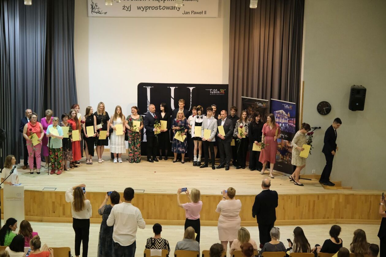  Laureaci  konkursów artystycznych szkół podstawowych i ponadpodstawowych w ZS nr 5  - Autor: DW