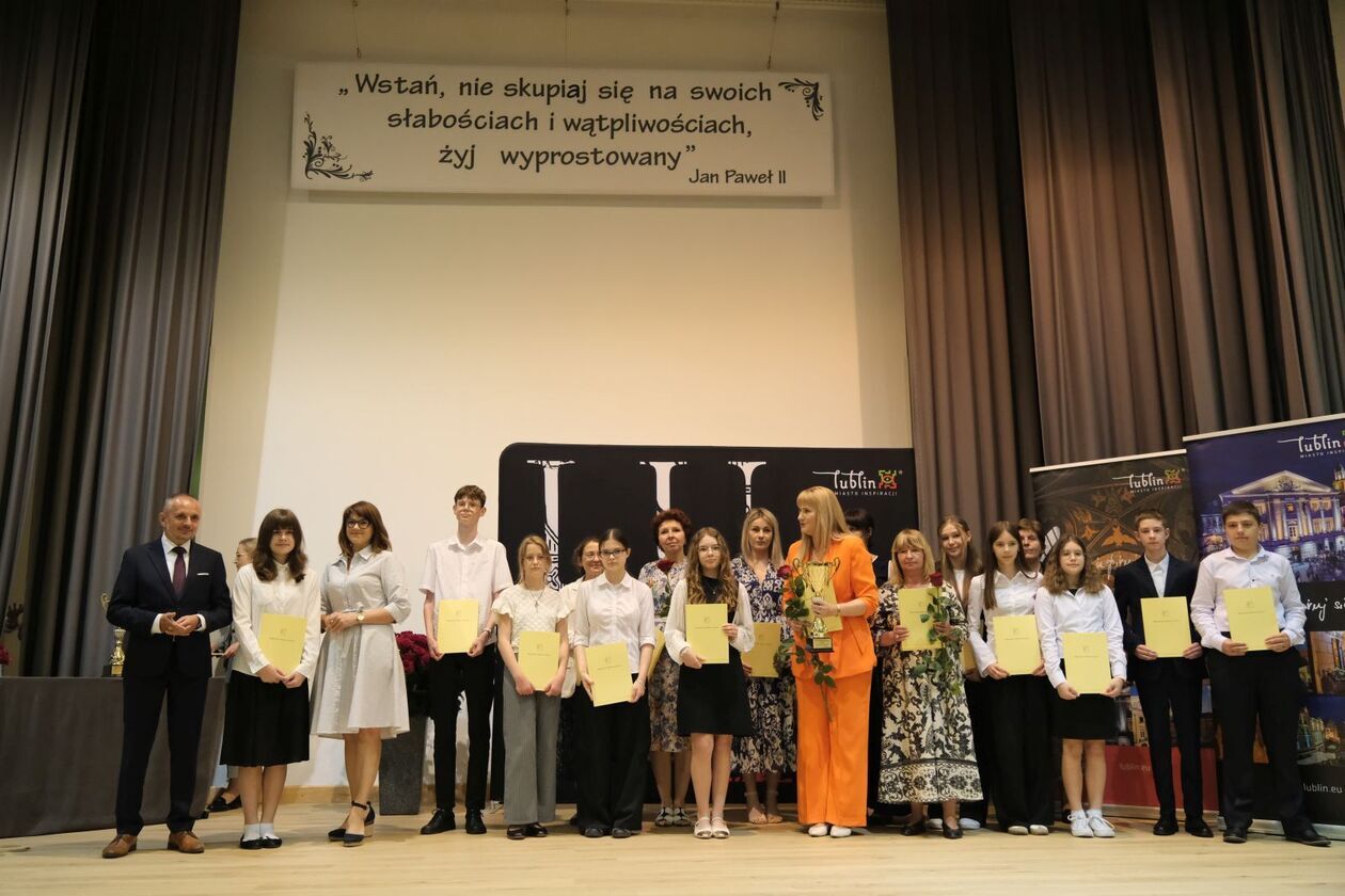  Laureaci  konkursów artystycznych szkół podstawowych i ponadpodstawowych w ZS nr 5 (zdjęcie 20) - Autor: DW