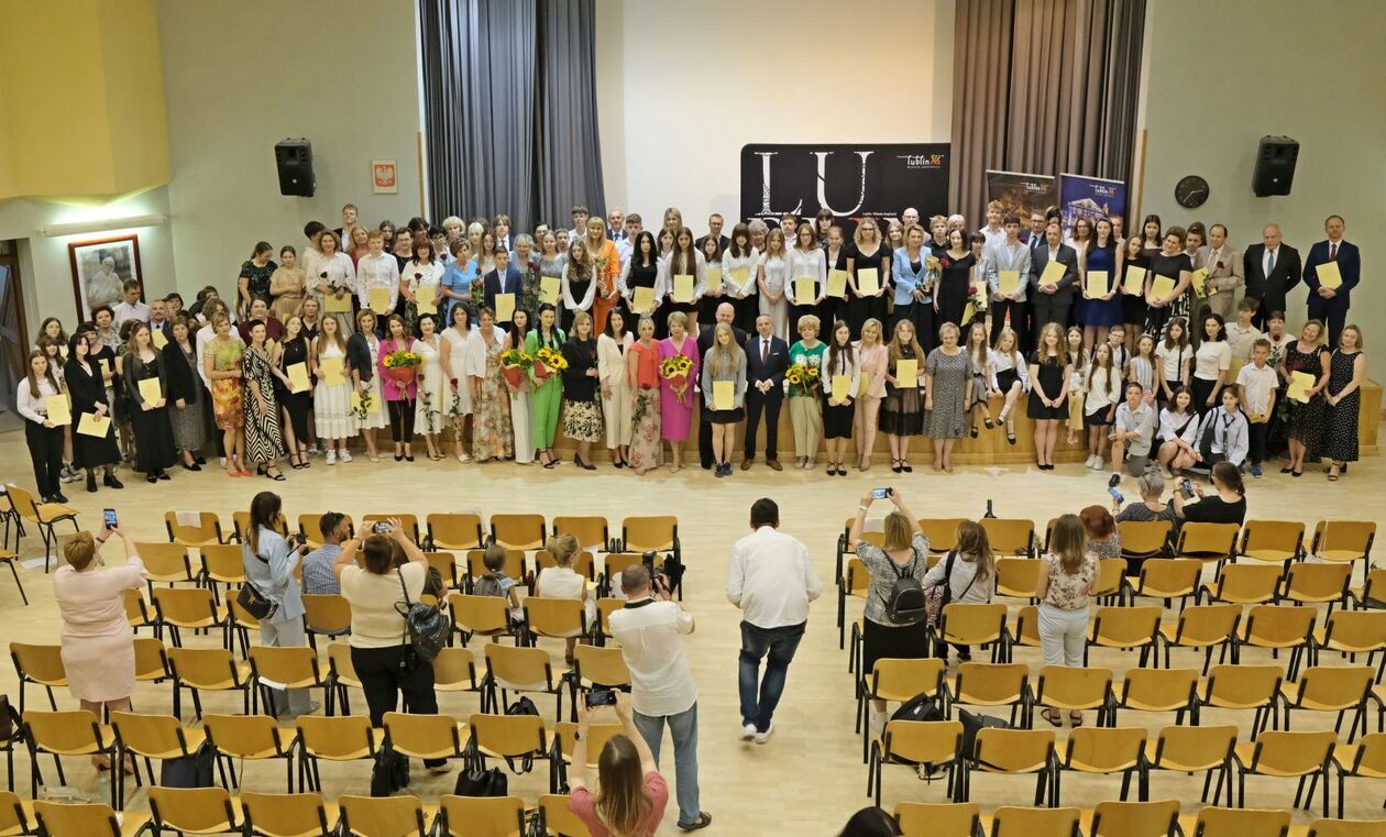 Laureaci  konkursów artystycznych szkół podstawowych i ponadpodstawowych w ZS nr 5