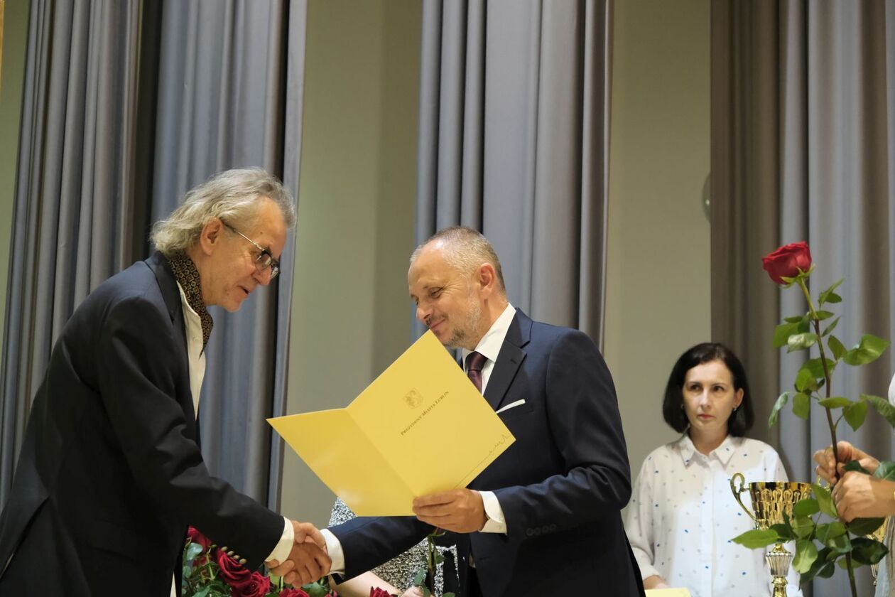  Laureaci  konkursów artystycznych szkół podstawowych i ponadpodstawowych w ZS nr 5 (zdjęcie 39) - Autor: DW