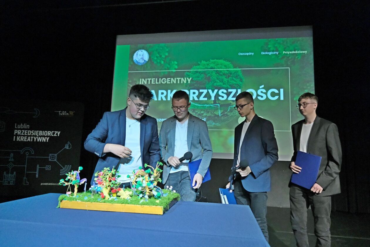  Gala podsumowująca projekt Uczeń i uczennica przyszłości w SP 58 (zdjęcie 4) - Autor: DW