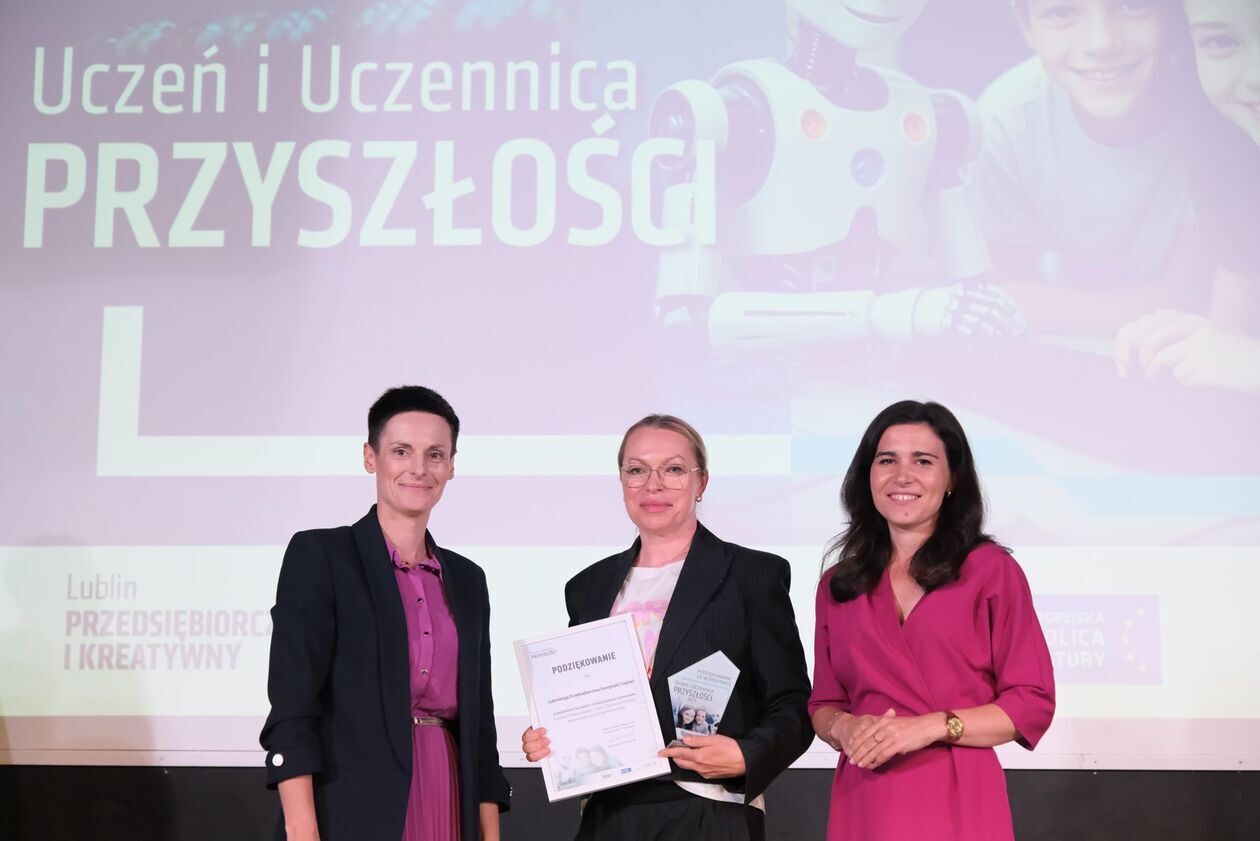  Gala podsumowująca projekt Uczeń i uczennica przyszłości w SP 58 (zdjęcie 66) - Autor: DW