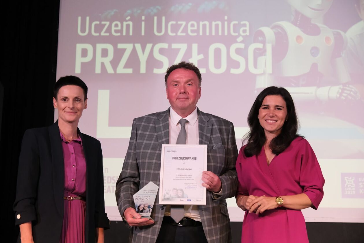  Gala podsumowująca projekt Uczeń i uczennica przyszłości w SP 58 (zdjęcie 63) - Autor: DW
