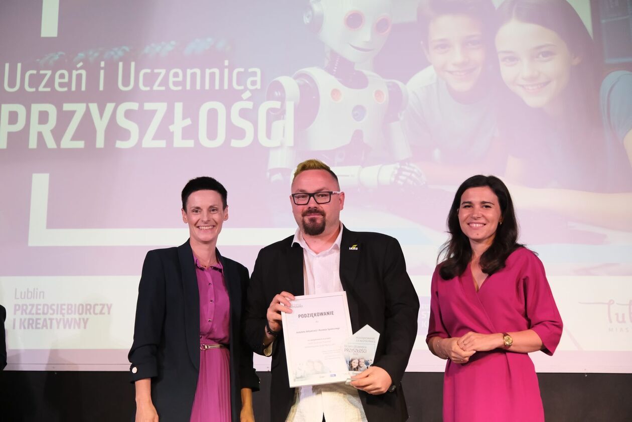  Gala podsumowująca projekt Uczeń i uczennica przyszłości w SP 58 (zdjęcie 67) - Autor: DW