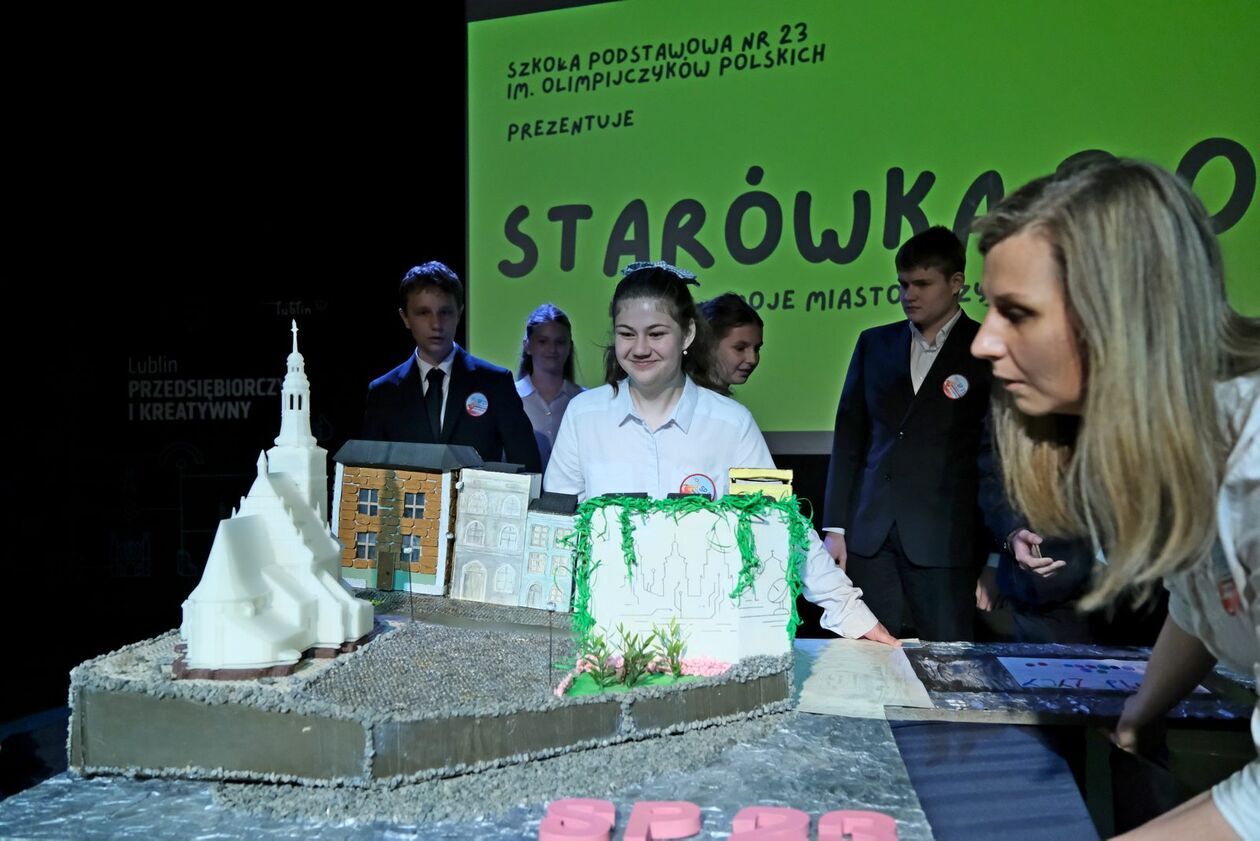  Gala podsumowująca projekt Uczeń i uczennica przyszłości w SP 58 (zdjęcie 13) - Autor: DW
