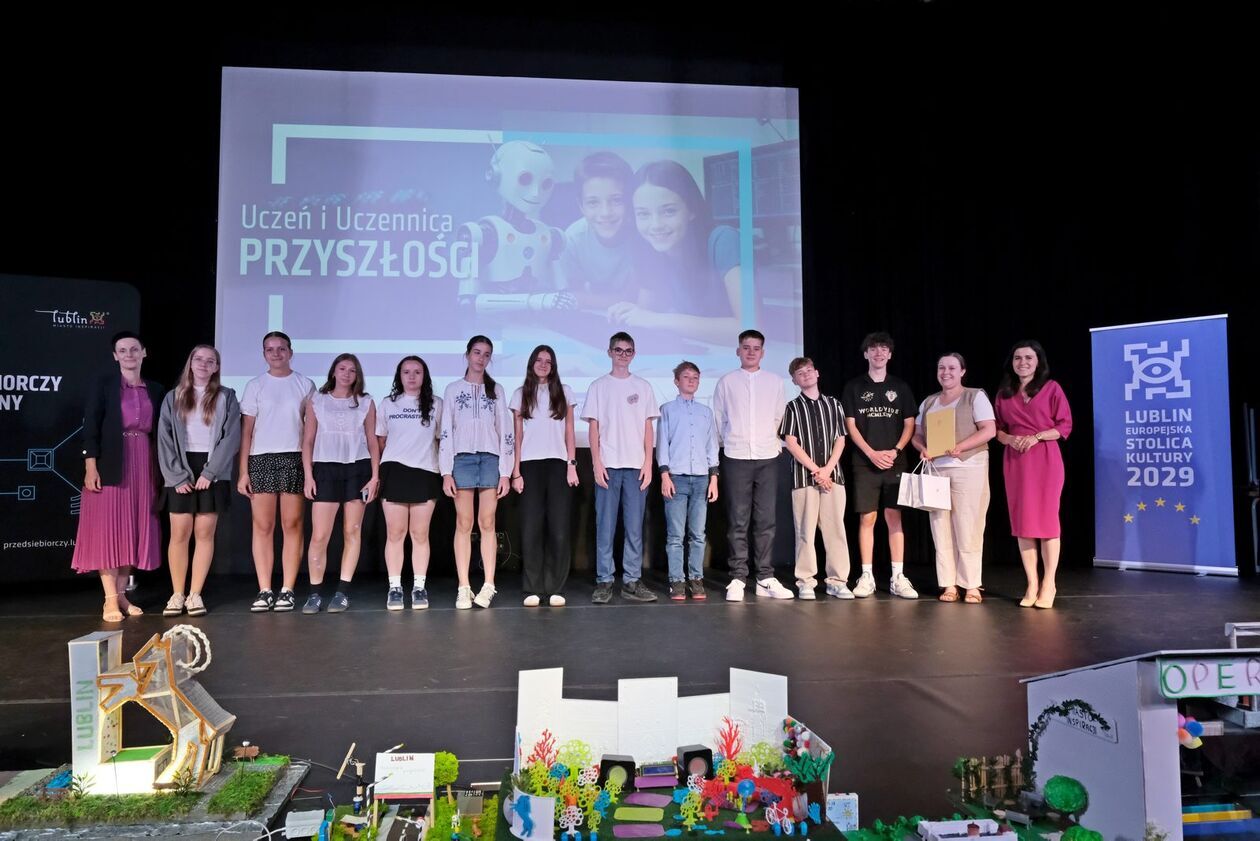  Gala podsumowująca projekt Uczeń i uczennica przyszłości w SP 58 (zdjęcie 62) - Autor: DW