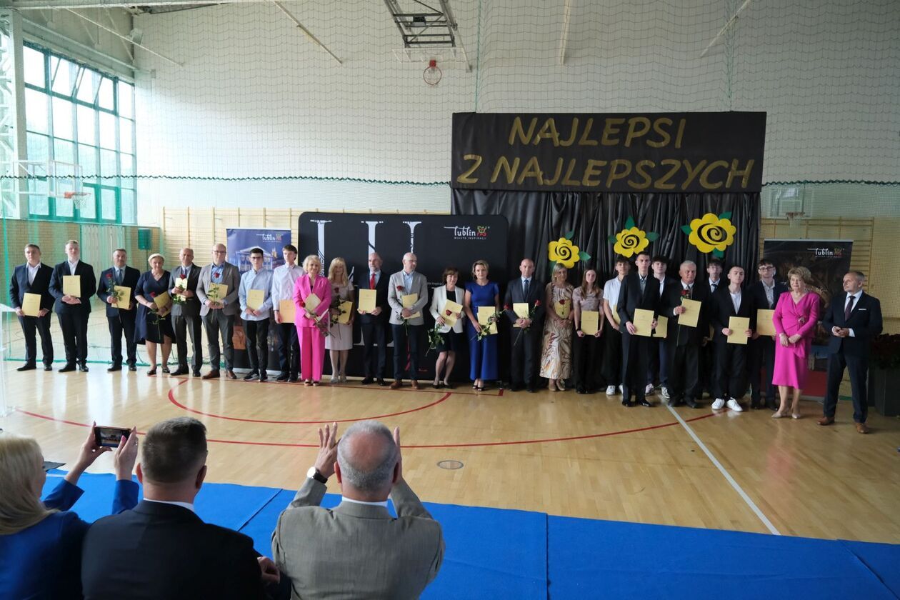  Nagrody dla najlepszych 228 uczniów  (zdjęcie 130) - Autor: DW