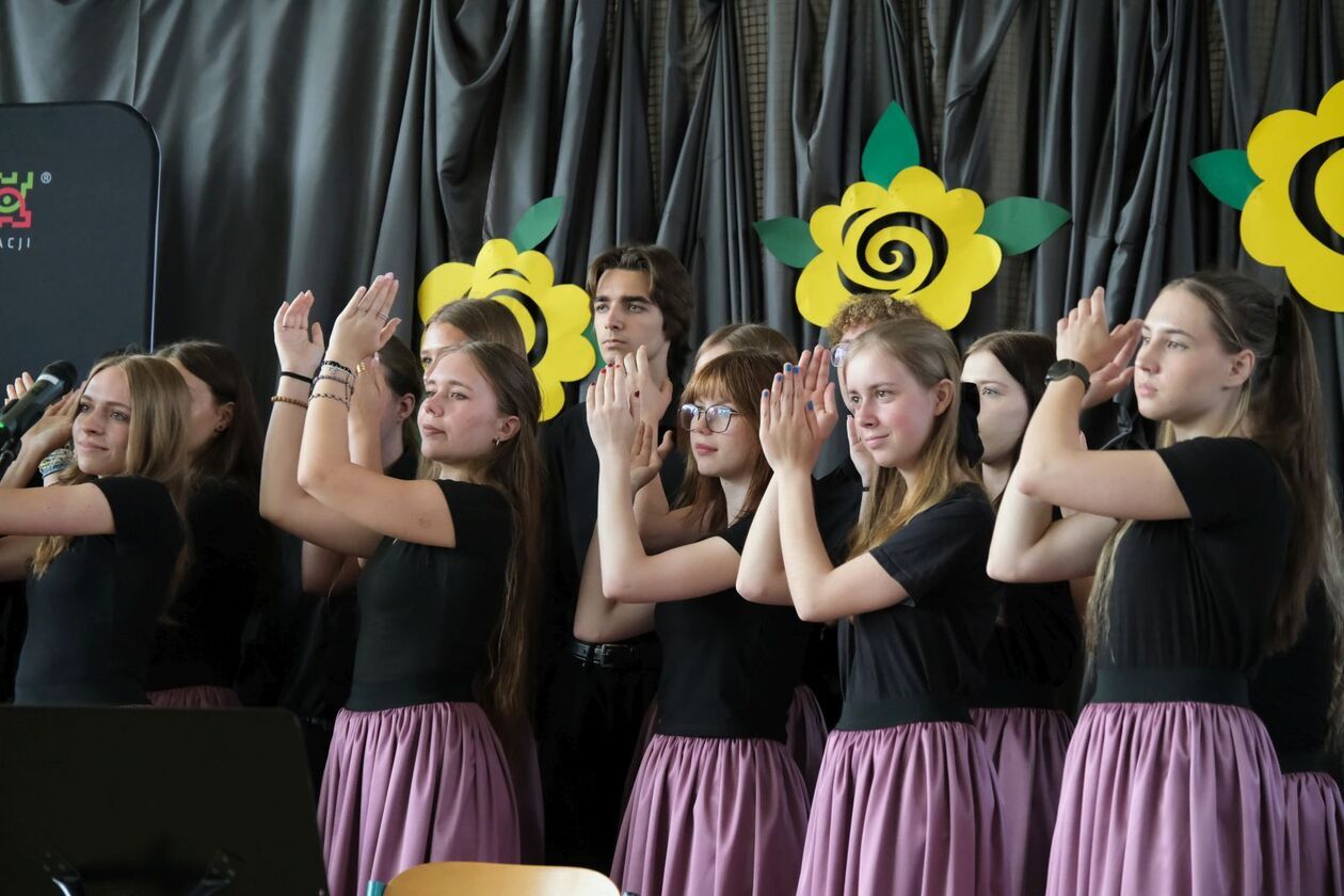  Nagrody dla najlepszych 228 uczniów  (zdjęcie 16) - Autor: DW