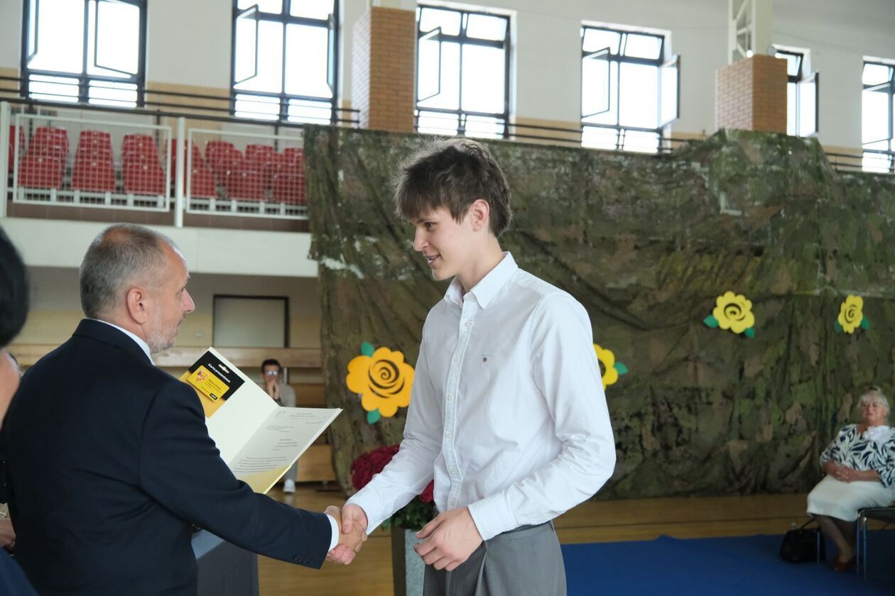 Nagrody dla najlepszych 228 uczniów  (zdjęcie 98) - Autor: DW