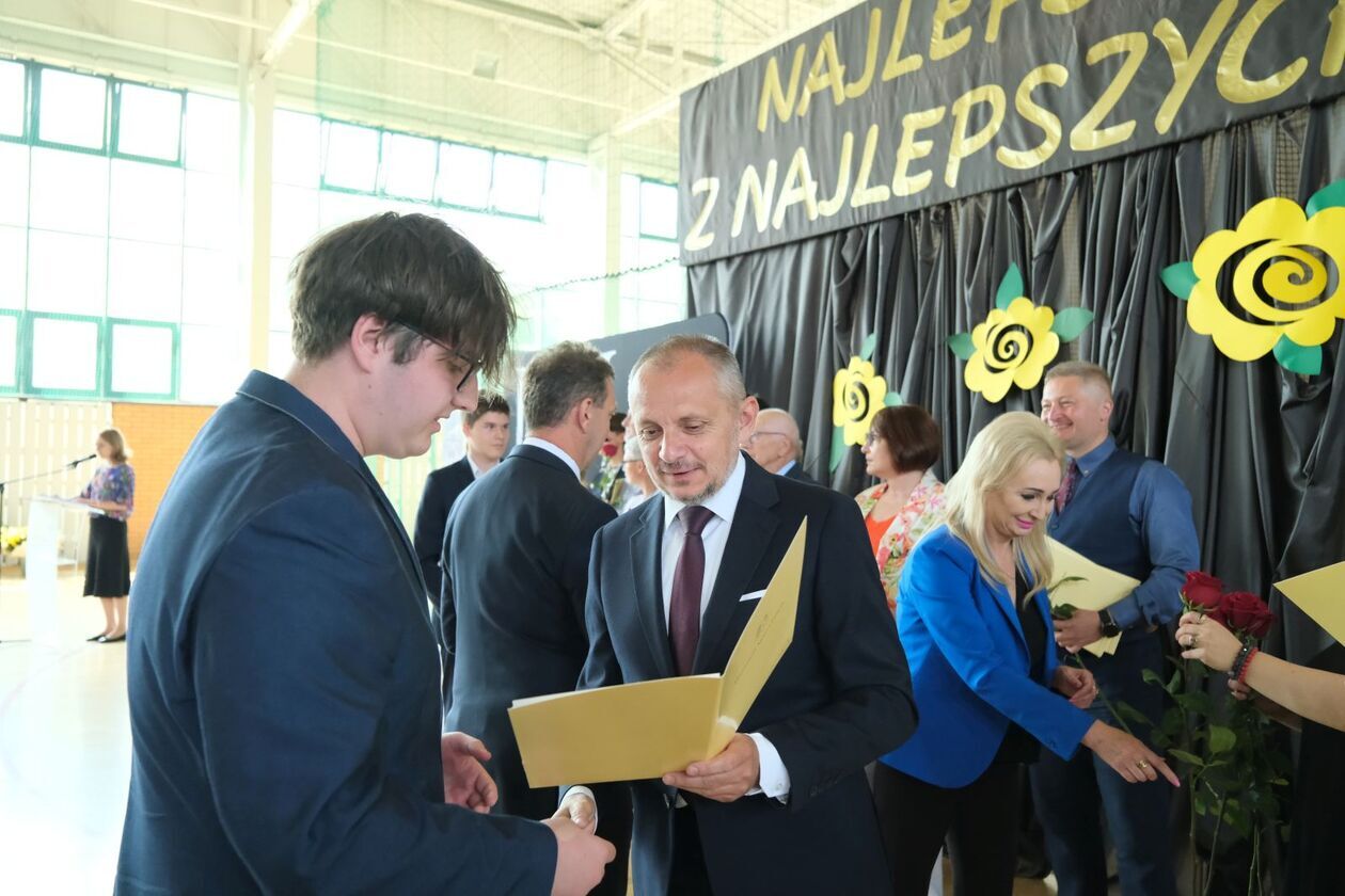  Nagrody dla najlepszych 228 uczniów  (zdjęcie 28) - Autor: DW