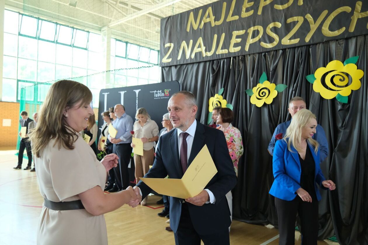  Nagrody dla najlepszych 228 uczniów  (zdjęcie 32) - Autor: DW