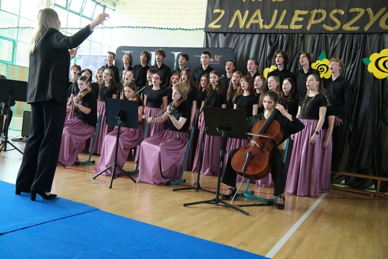  Nagrody dla najlepszych 228 uczniów  (zdjęcie 14) - Autor: DW