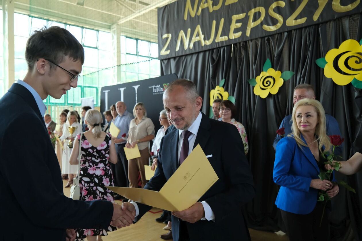  Nagrody dla najlepszych 228 uczniów  (zdjęcie 36) - Autor: DW