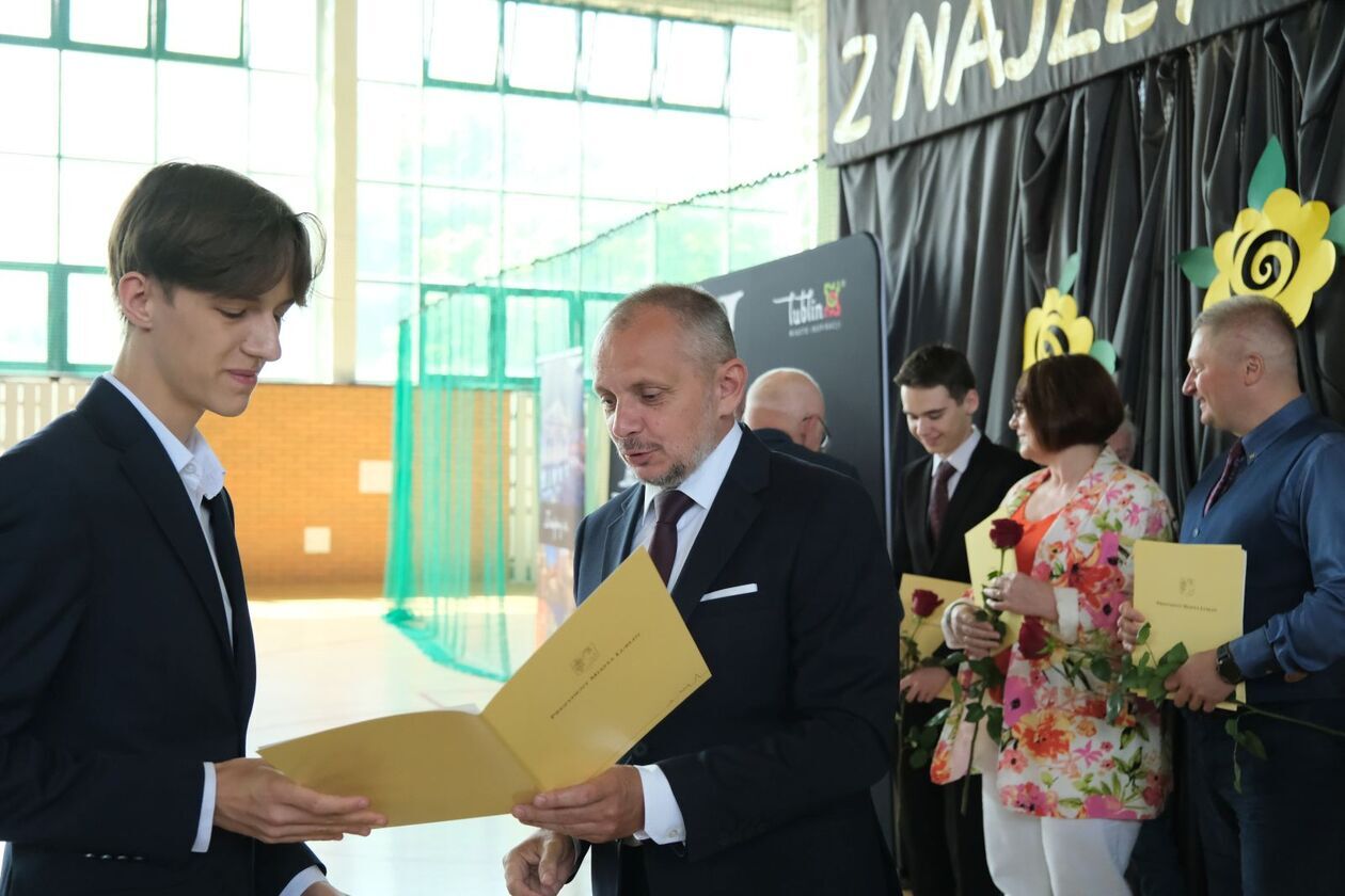  Nagrody dla najlepszych 228 uczniów  (zdjęcie 24) - Autor: DW