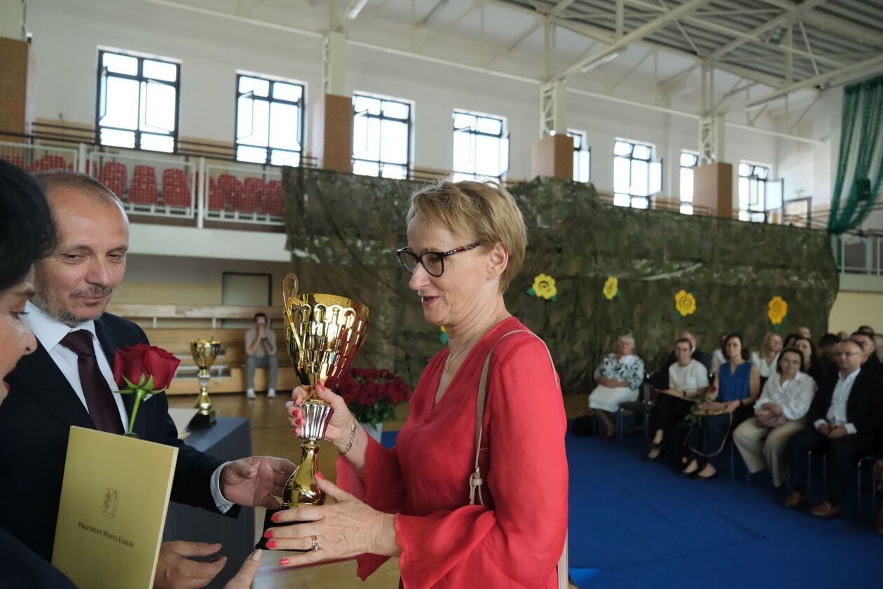  Nagrody dla najlepszych 228 uczniów  (zdjęcie 95) - Autor: DW
