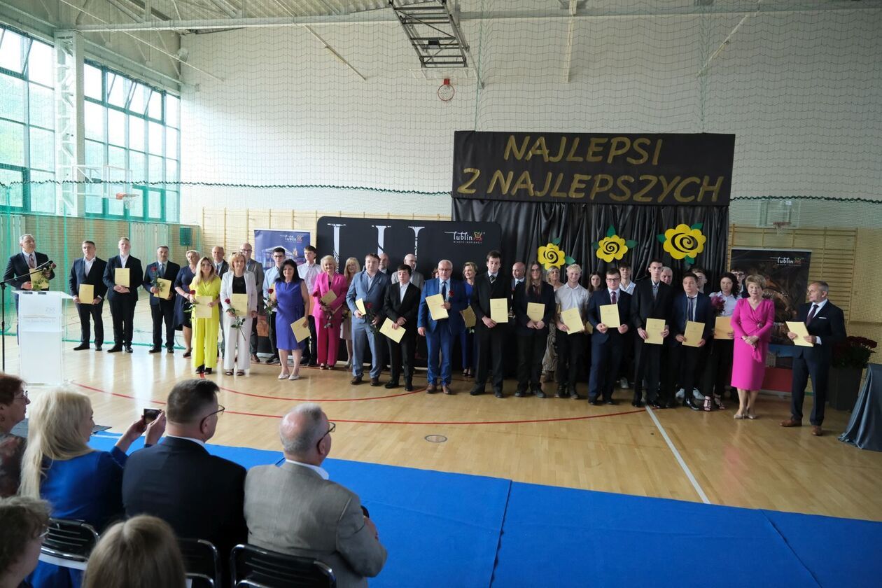  Nagrody dla najlepszych 228 uczniów  (zdjęcie 129) - Autor: DW