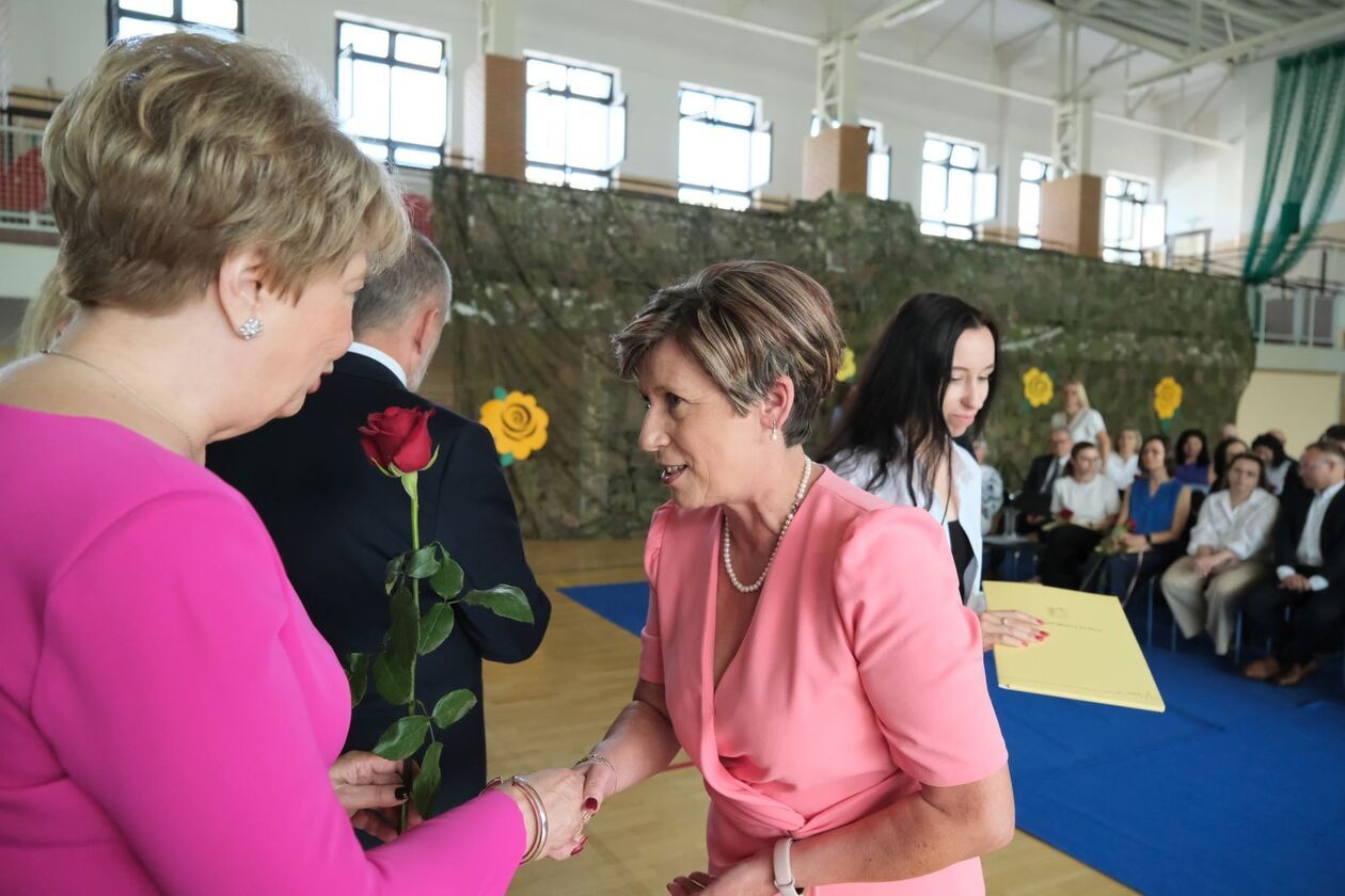  Nagrody dla najlepszych 228 uczniów  (zdjęcie 140) - Autor: DW