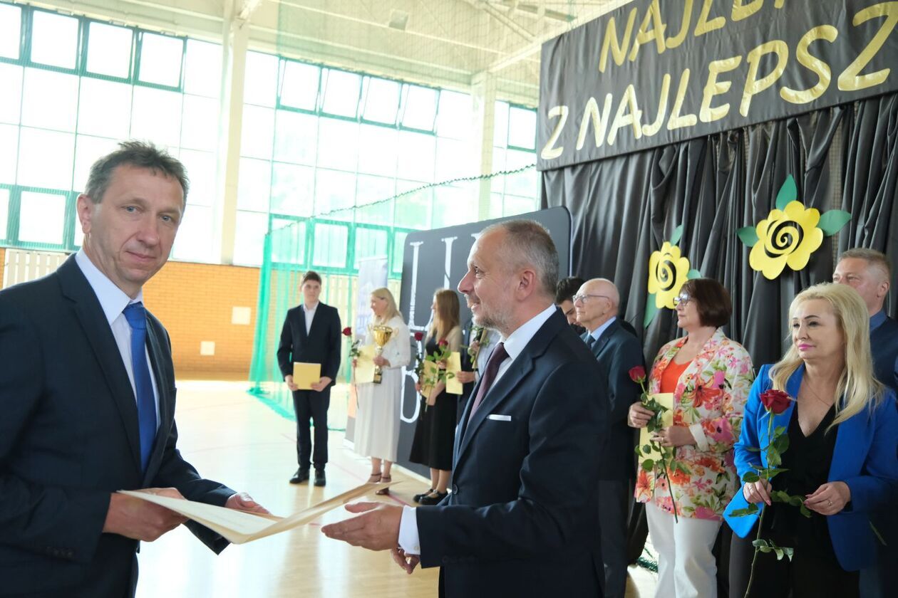  Nagrody dla najlepszych 228 uczniów  (zdjęcie 27) - Autor: DW