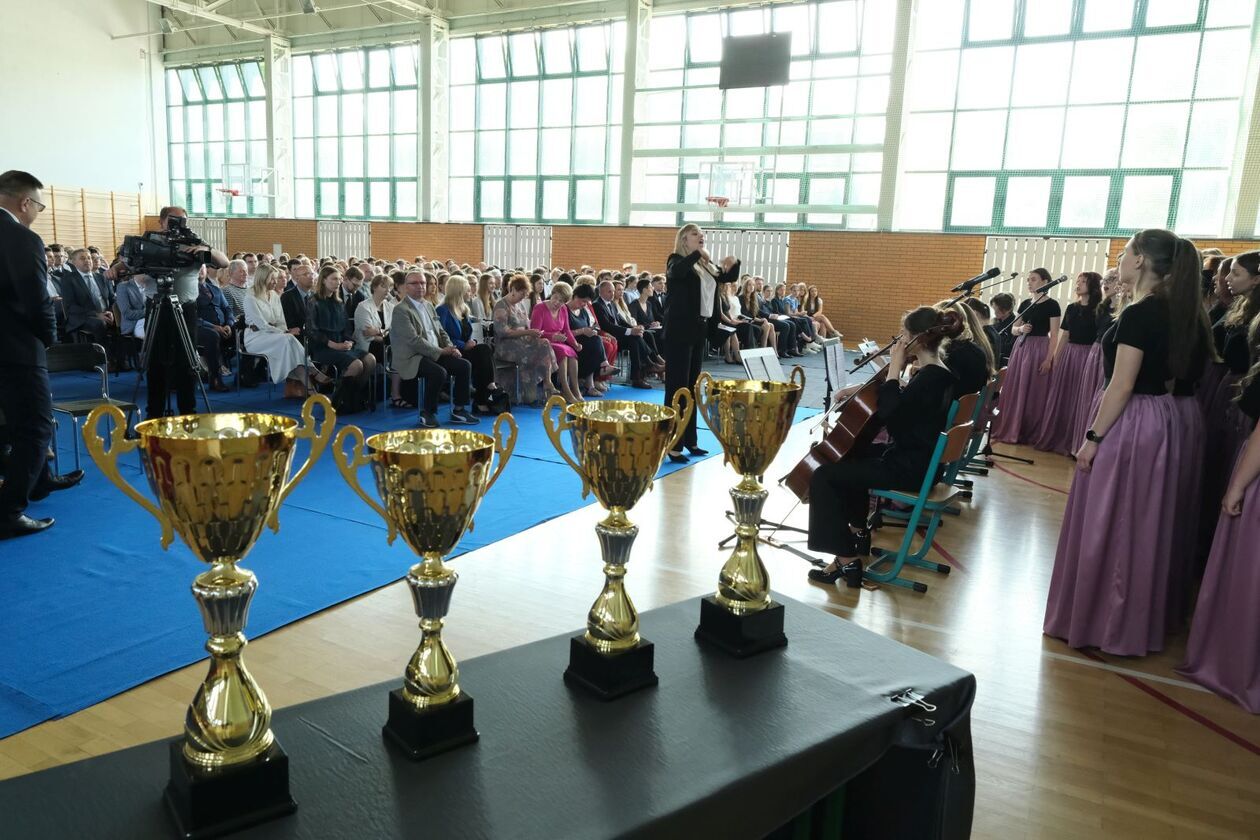  Nagrody dla najlepszych 228 uczniów  (zdjęcie 2) - Autor: DW